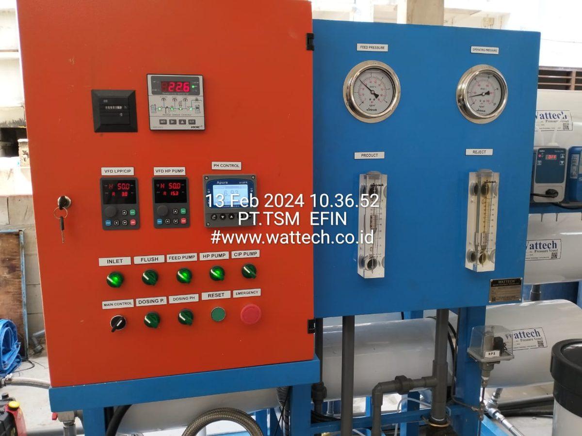 Panel kontrol dengan HMI sentuh